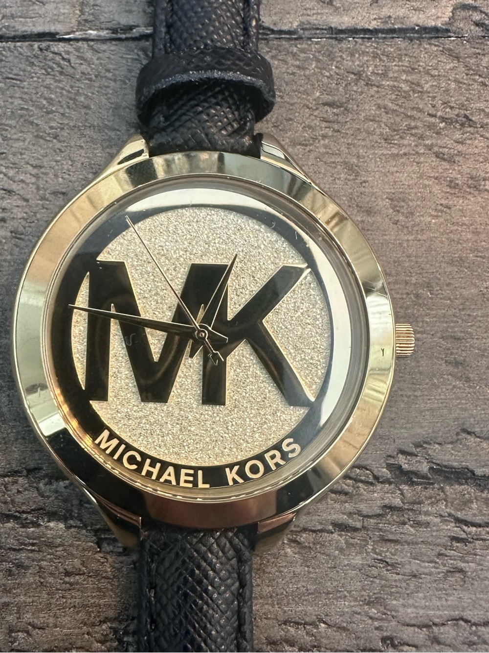 Michael Kors AUThENTIC  MK big Gold face with leather brand .,
